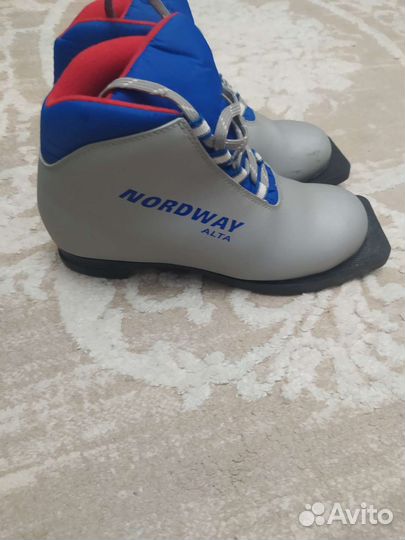 Лыжные ботинки