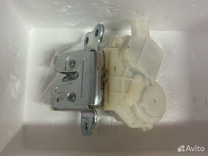 Замок багажника outlander 3