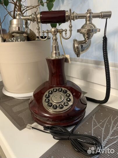 Старый телефон ретро (новый)