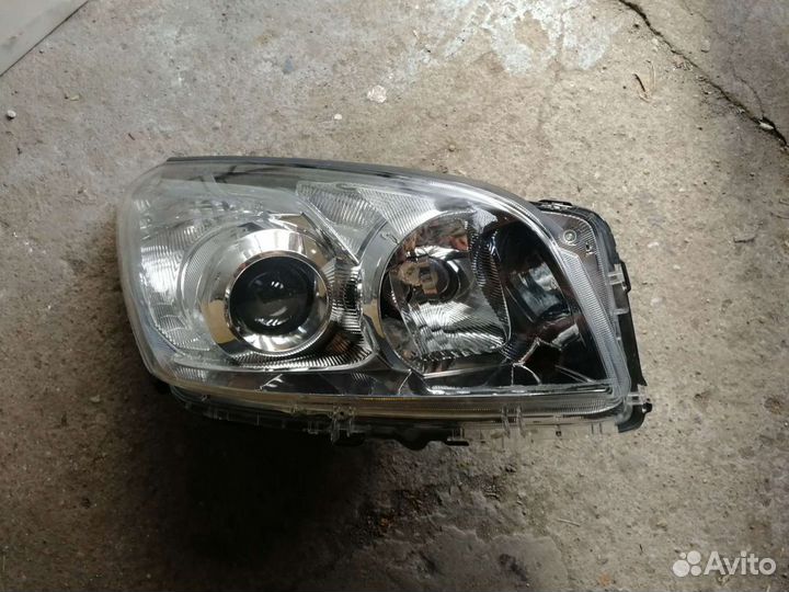 Фара правая Toyota Rav 4