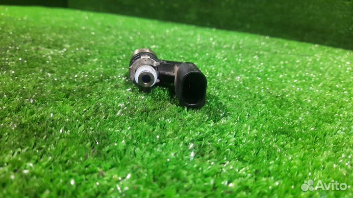 Форсунка топливная Volkswagen Golf 6 caxa (1.4T)