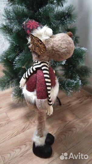 Новогодний олень под ёлку