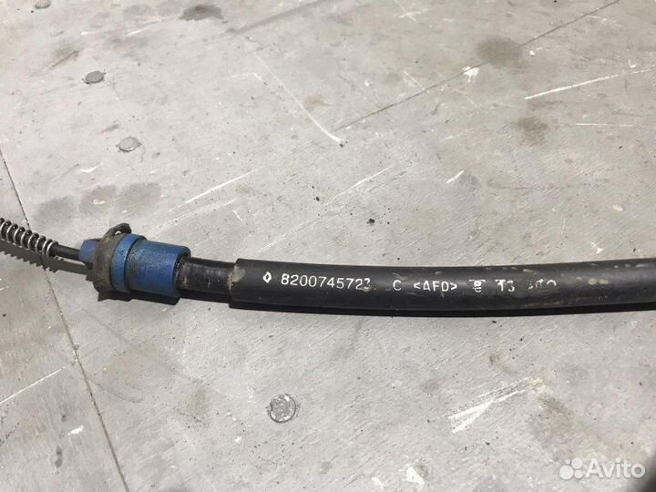 Трос стояночного тормоза правый Renault Sandero