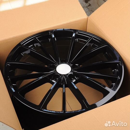 Диски Skoda BK5937 8/19 5x112 ET40 d57.1 gloss bla