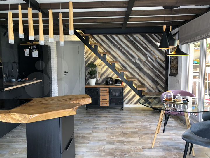 3-к. квартира, 85 м², 4/4 эт.