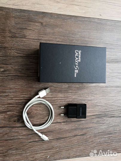 Продам смартфон Samsung galaxy S lll Duos