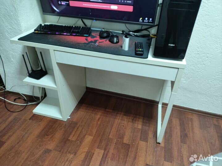 Письменный стол IKEA