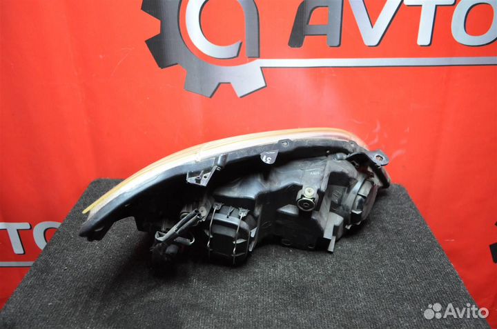 Фара левая toyota corolla ZZE120