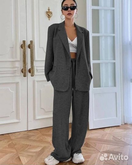 Костюм брючный женский