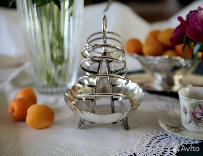 Антикварная подставка для завтрака