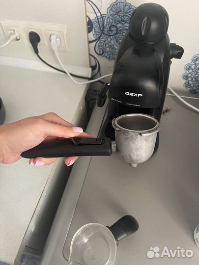 Кофеварка рожковая dexp EM-800