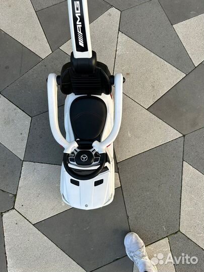 Детская машинка каталка с ручкой