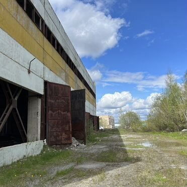 Здание 2563 м² + участок 54 сотки