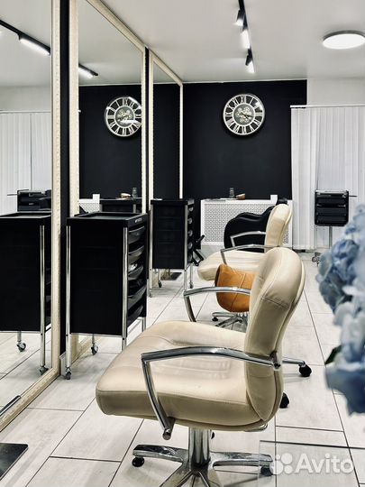 Парикмахерское кресло в аренду