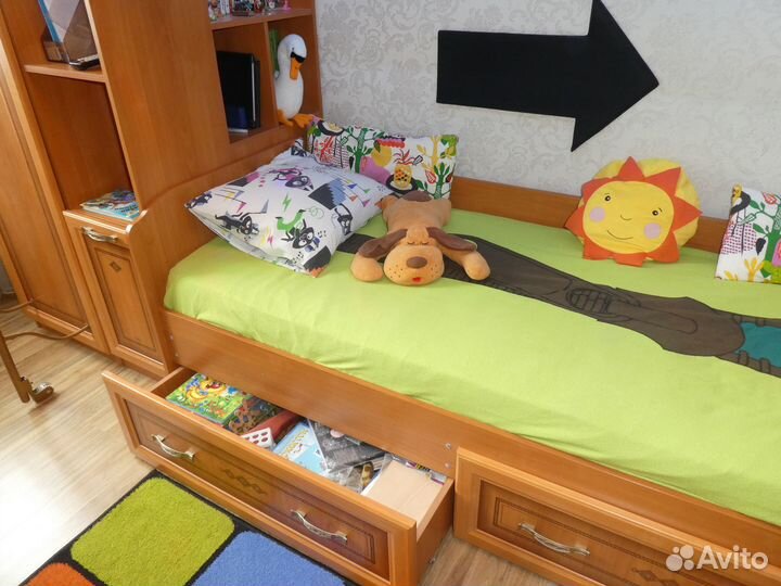 Двуярусная кровать + платяной шкаф Аврора