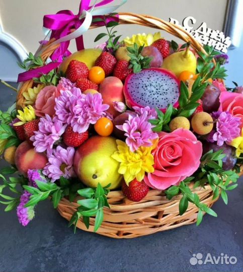 Корзина с фруктами