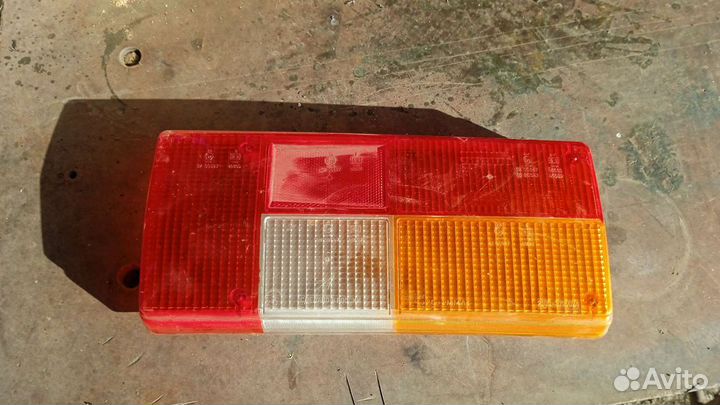 Стекло заднего фонаря ваз 2105