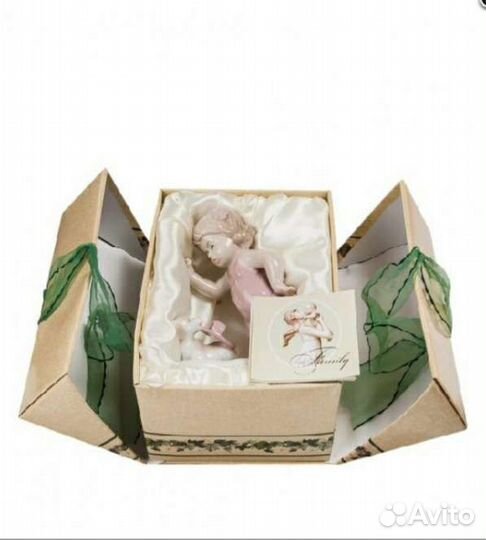 Новая фарфоровая статуэтка Девочка Pavone Италия