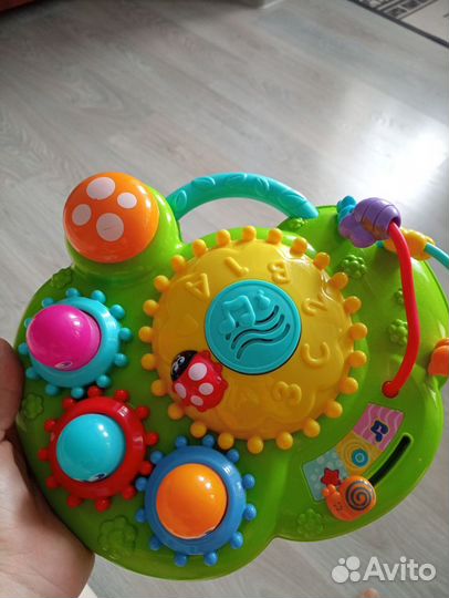 Развивающие игрушки для малышей музыкальная