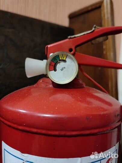 Порошковый огнетушитель старый
