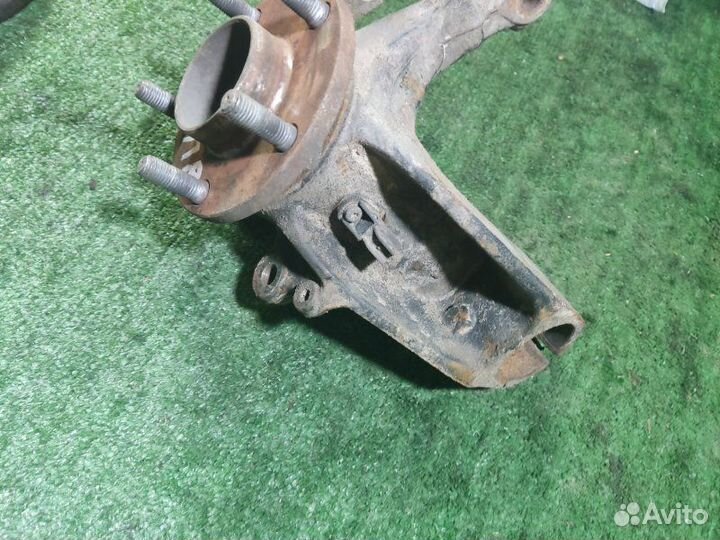 Кулак поворотный передний правый Ford Focus 2 1.8