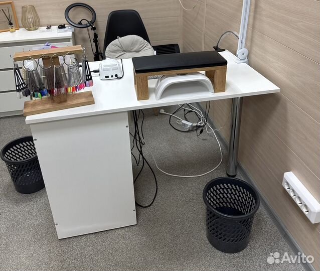 Маникюрный стол с вытяжкой