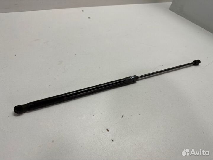 Амортизатор капота Toyota Camry V70/V75 2018-2022