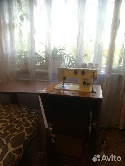 Швейная машинка Чайка 143