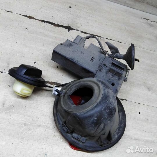 Лючок бензобака Ford Focus 2 кабриолет