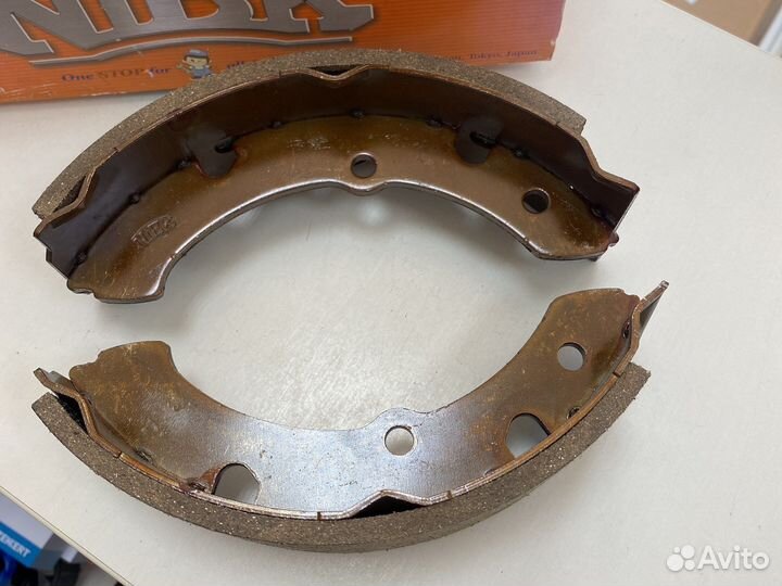 Тормозные колодки барабанные Toyota