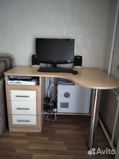 Компьютерный стол