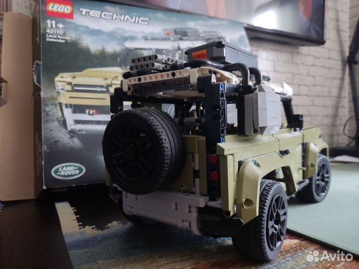 Lego technic land rover defender 42110