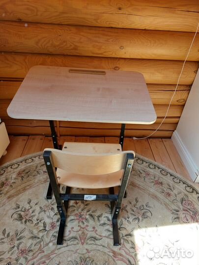 Парта для школьника