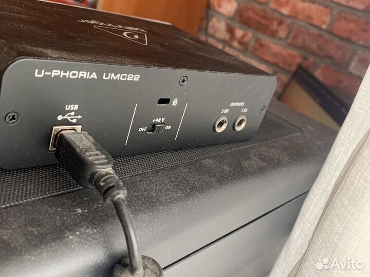 Звуковая карта behringer umc22