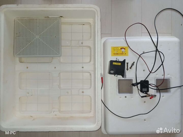 Инкубатор несушка на 77 яиц