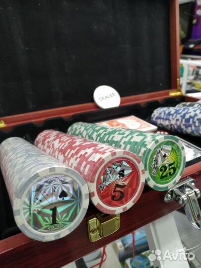 Набор покера в деревянном кейсе, 300фишек