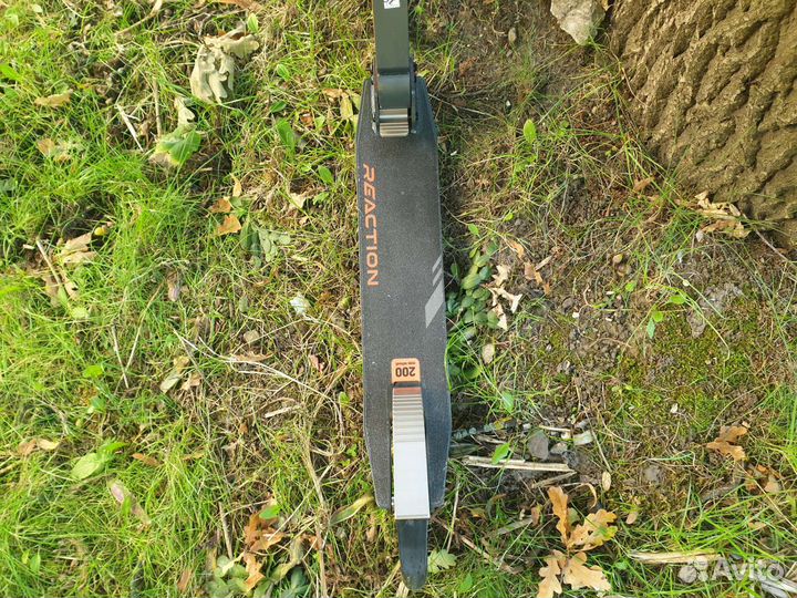 Самокат reaction 200