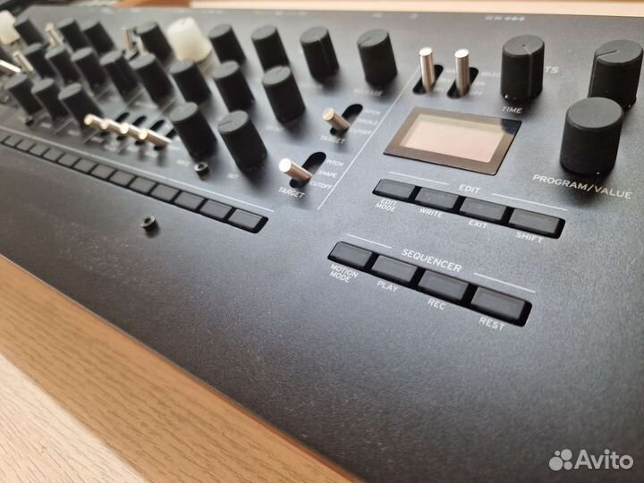 Аналоговый синтезатор Korg Minilogue XD Module