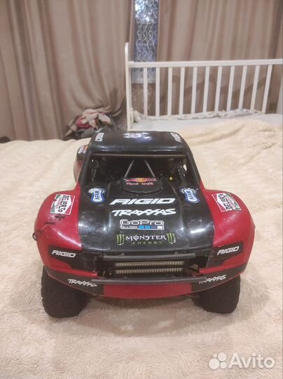 Радиоуправляемая модель 1 8