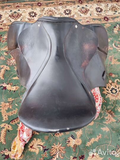 Выездковое седло