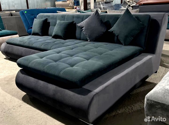 Угловой диван с оттоманкой