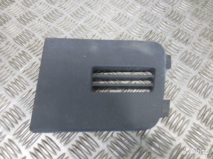 Заглушка решетки радиатора верхняя левая Volvo 205