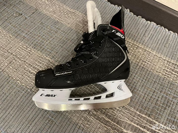 Коньки хоккейные