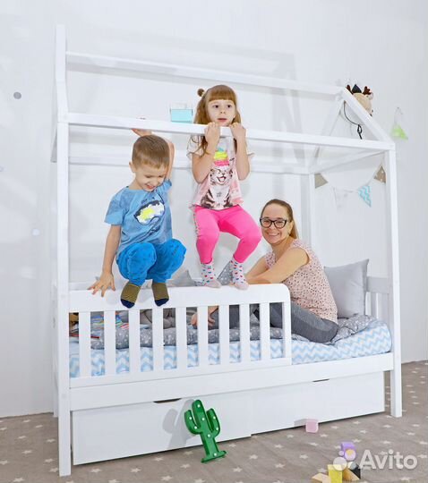 Кровать домик