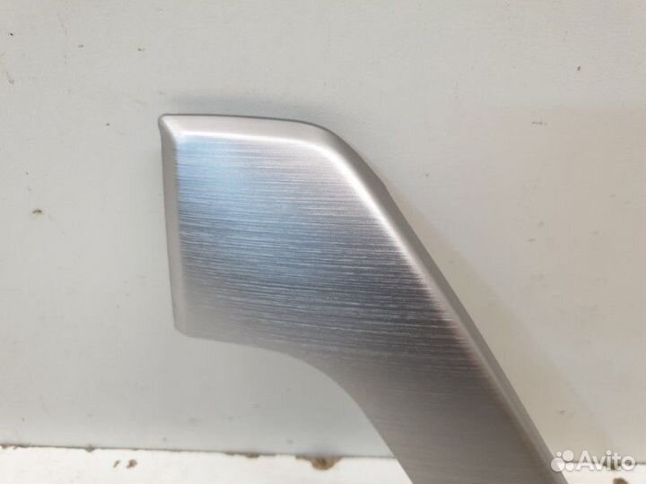 Накладка обшивки двери передняя правая Toyota Land