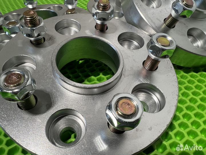 Проставки 5х114,3 30 мм. цо 66,1 Nissan Infiniti