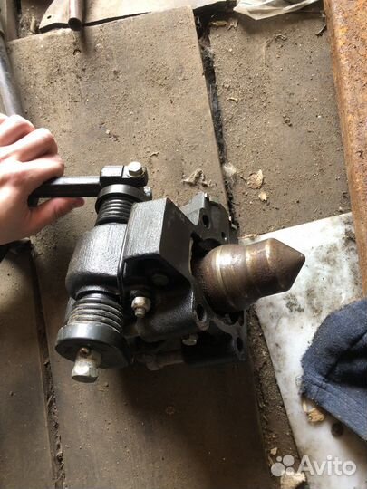 Запорный механизм фаркопа