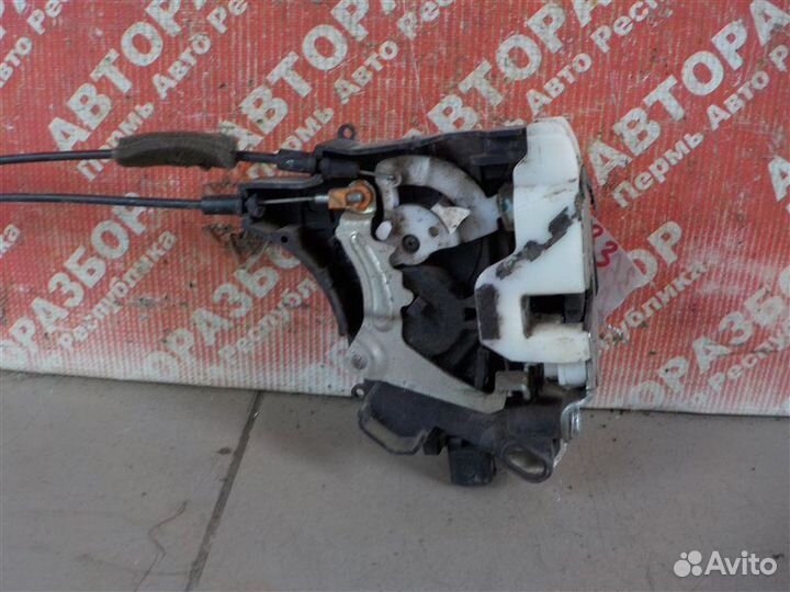 Замок двери передний правый Mitsubishi L200 KB