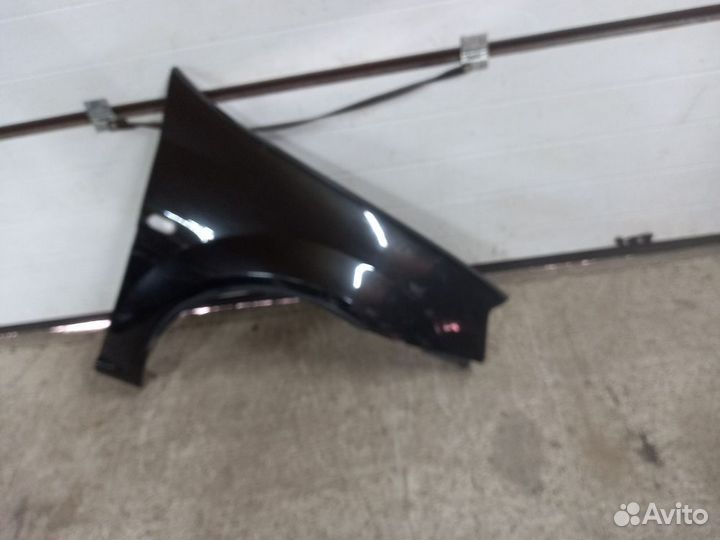 Крыло переднее правое Logan Largus