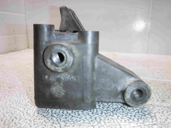 Кронштейн двигателя правый Iveco Daily 4 3.0JTD
